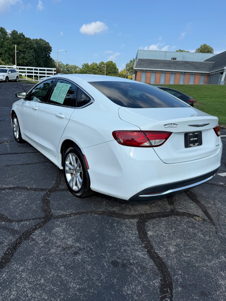 2015 Chrysler 200 - $3,000