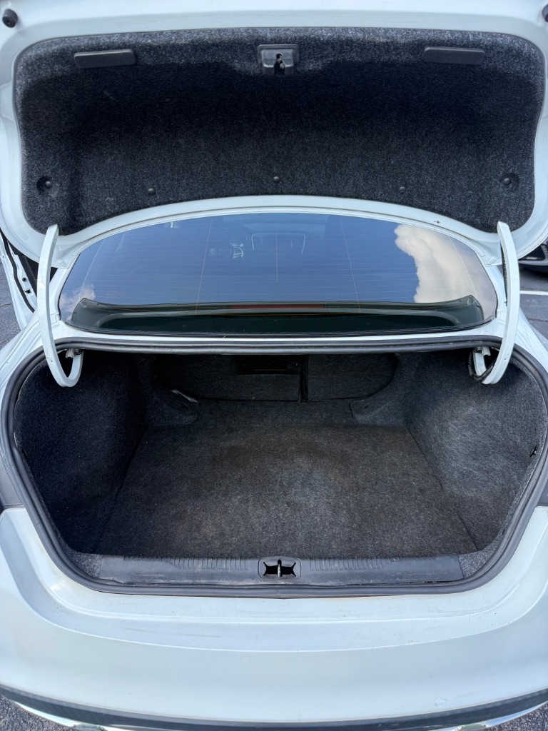 2015 Chrysler 200 - $3,000