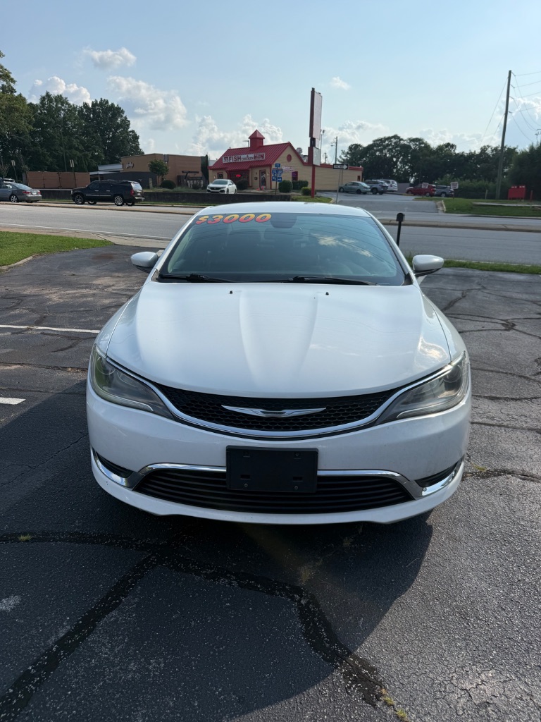 2015 Chrysler 200 - $3,000