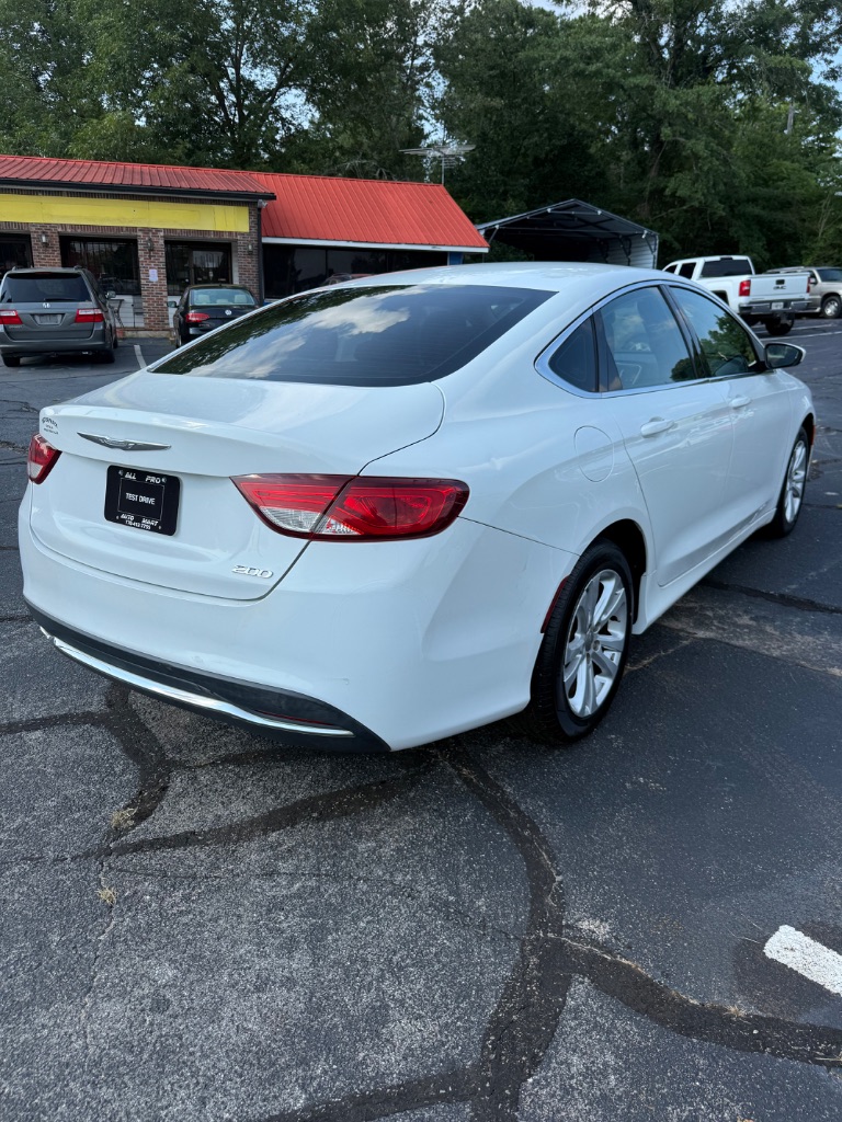 2015 Chrysler 200 - $3,000