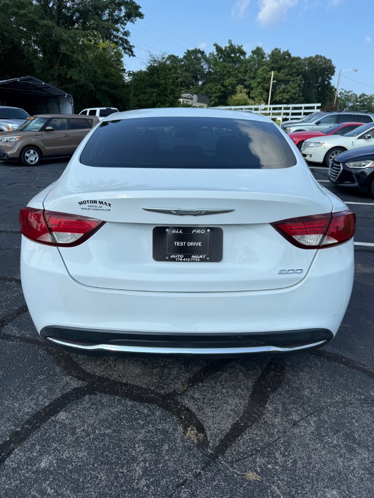 2015 Chrysler 200 - $3,000