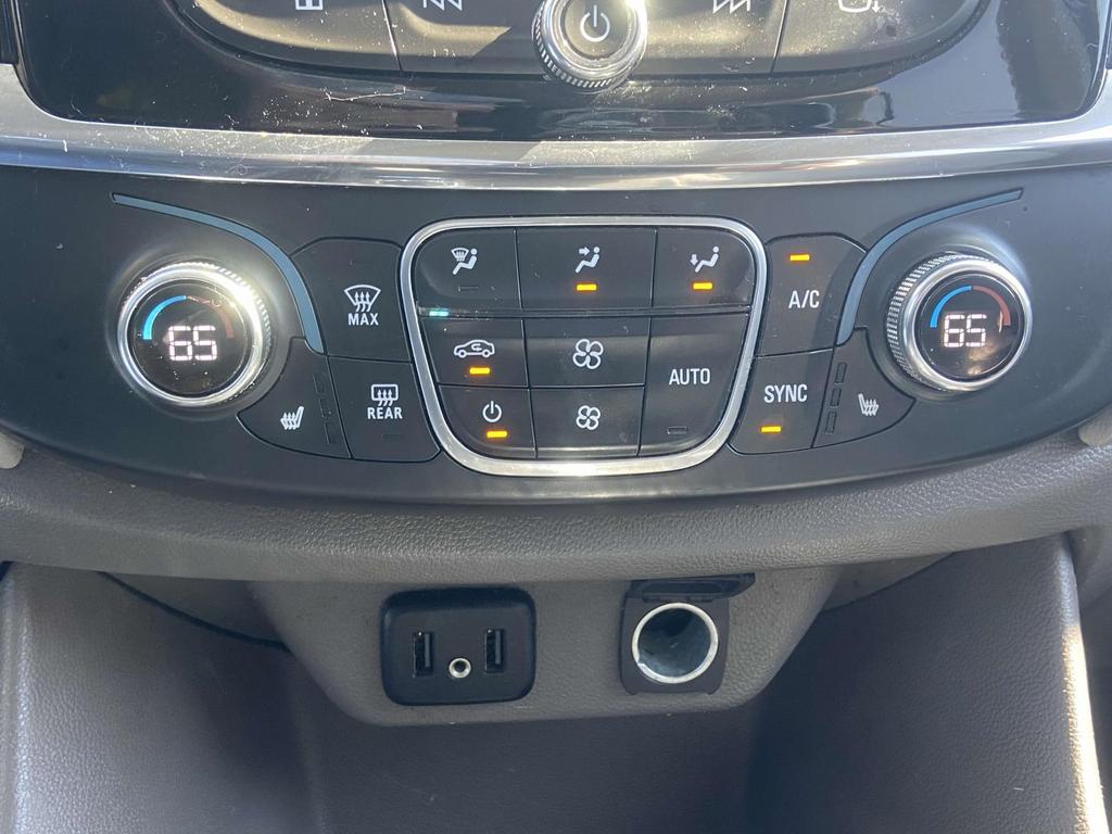 2020 Chevrolet Traverse LT photo