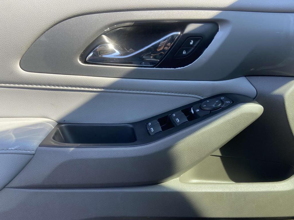 2020 Chevrolet Traverse LT photo