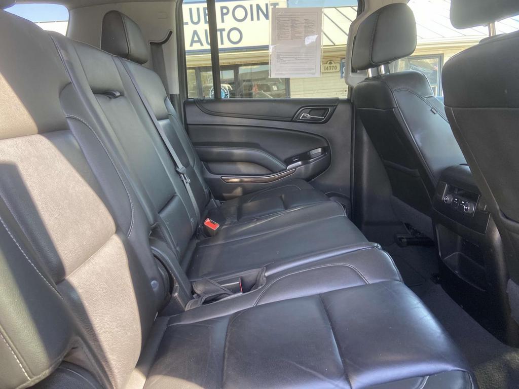 2019 Chevrolet Suburban 1500 LT photo