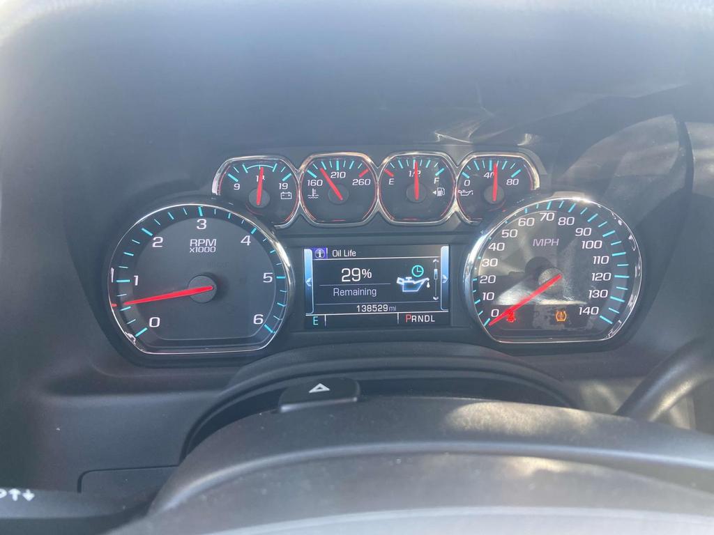 2019 Chevrolet Suburban 1500 LT photo