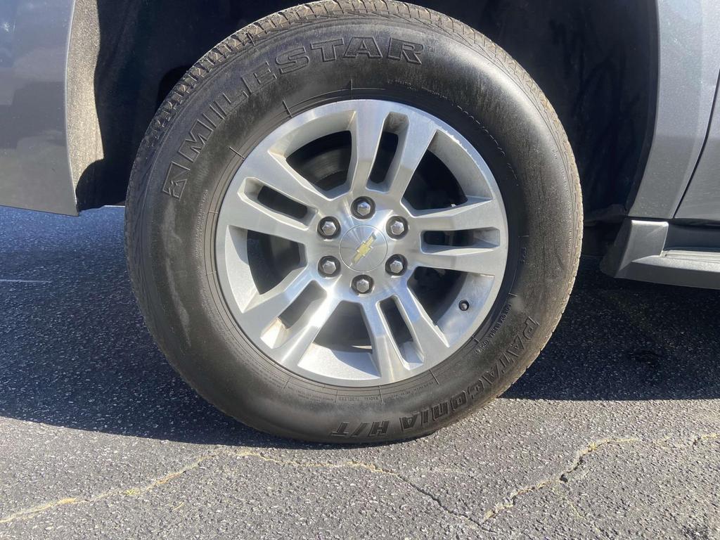 2019 Chevrolet Suburban 1500 LT photo
