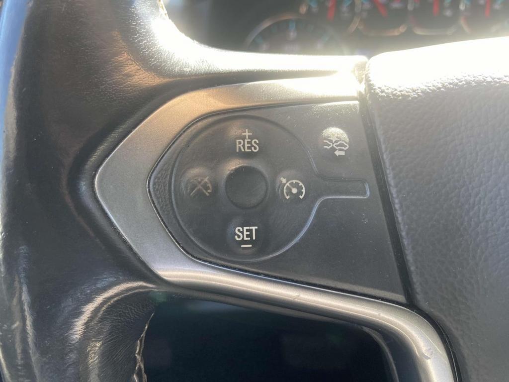 2019 Chevrolet Suburban 1500 LT photo