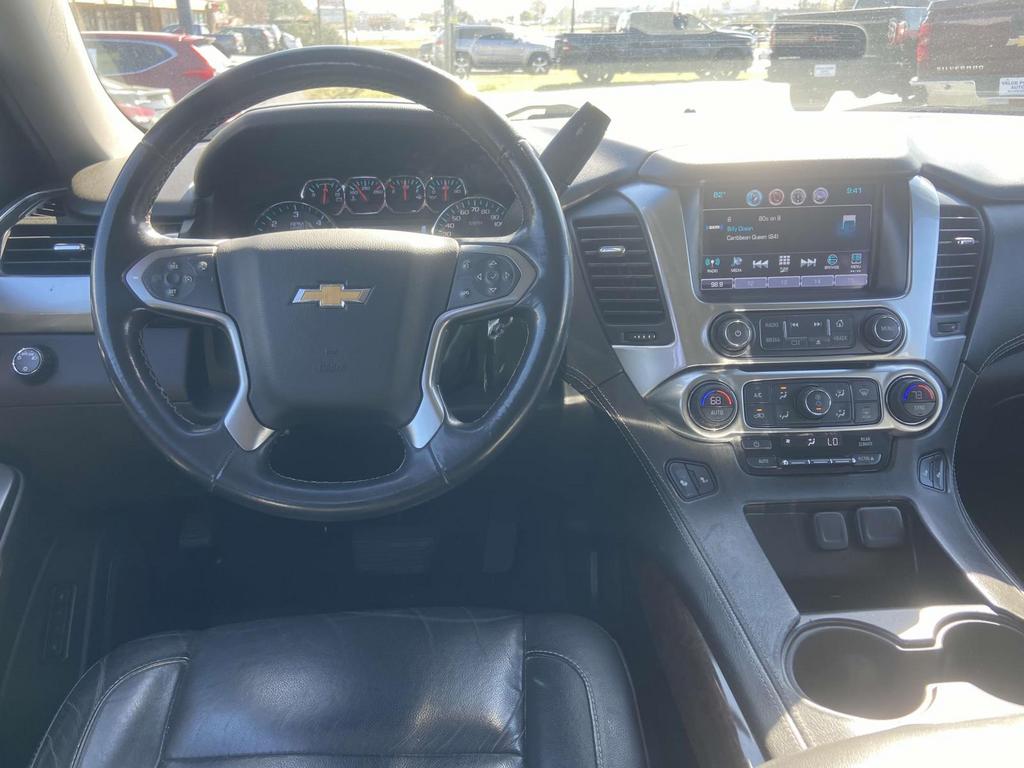 2019 Chevrolet Suburban 1500 LT photo