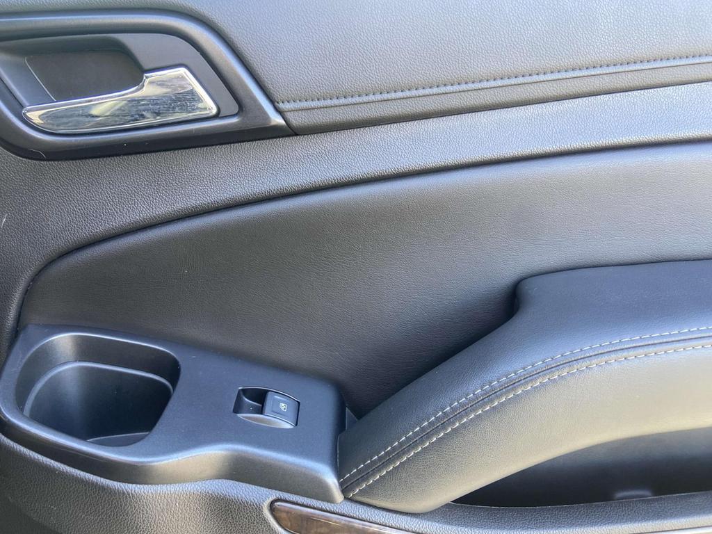 2019 Chevrolet Suburban 1500 LT photo