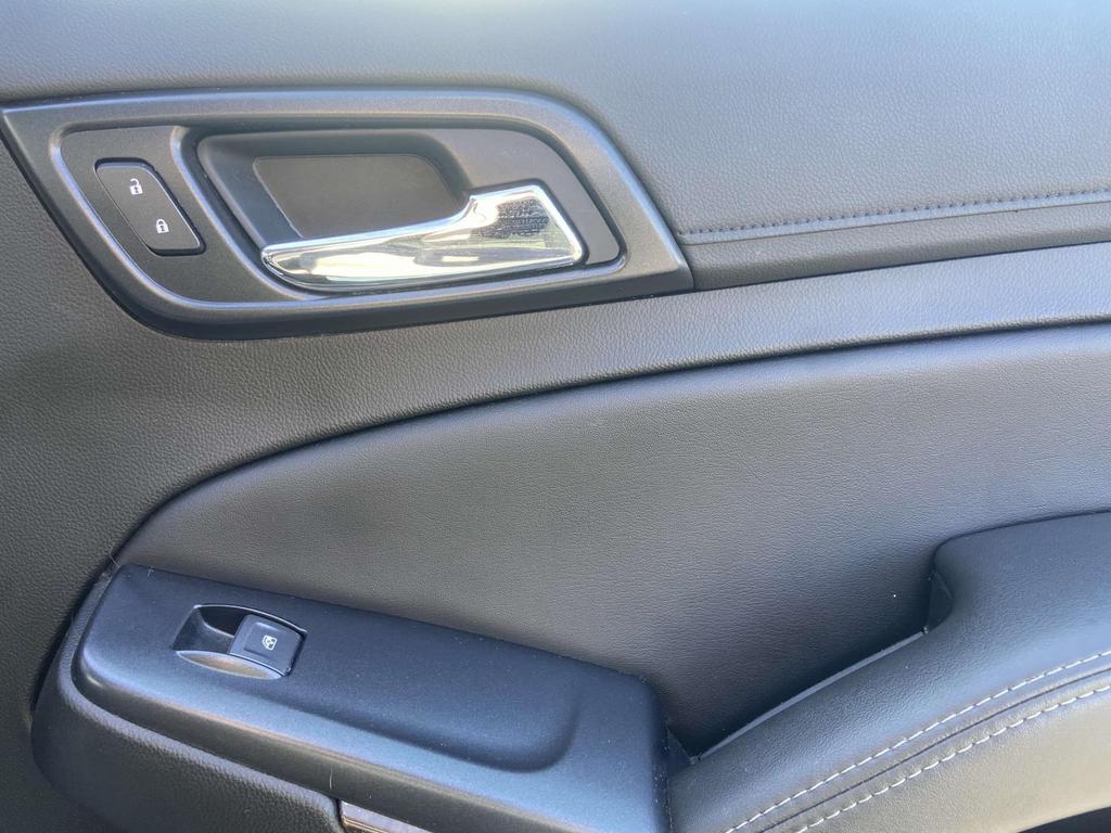 2019 Chevrolet Suburban 1500 LT photo