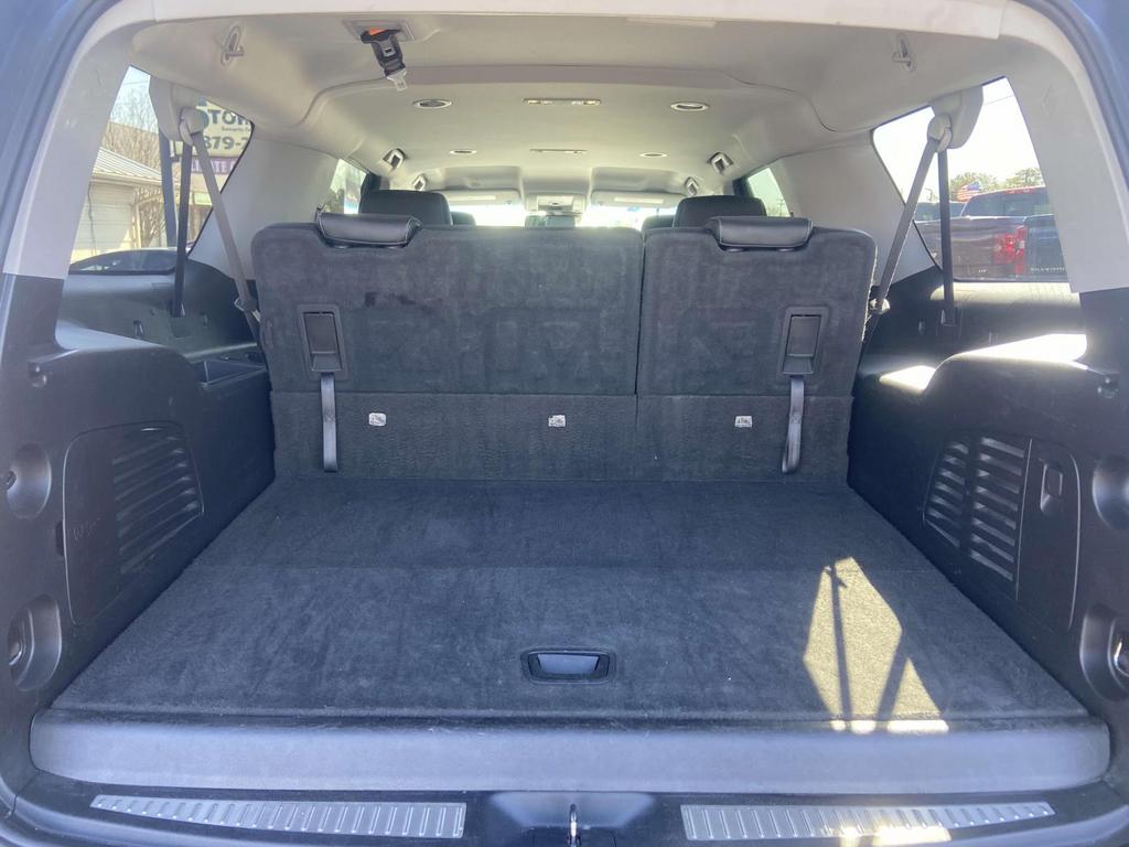 2019 Chevrolet Suburban 1500 LT photo