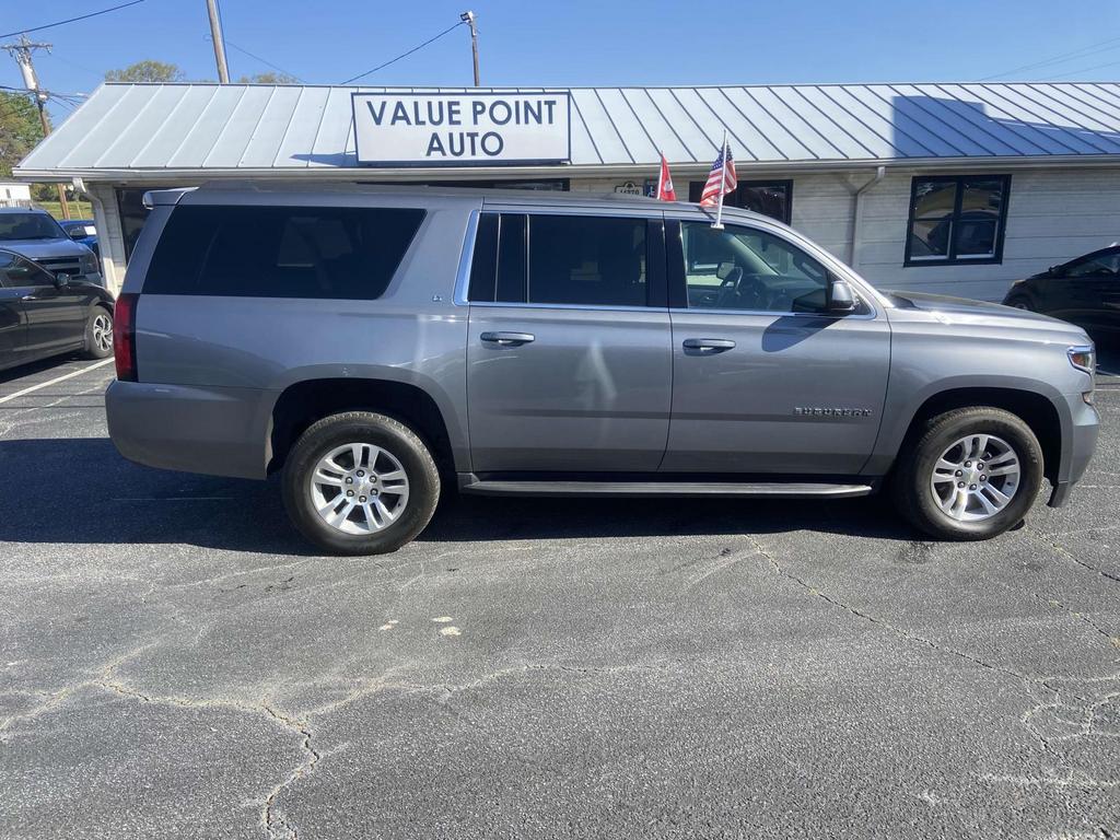 2019 Chevrolet Suburban 1500 LT photo