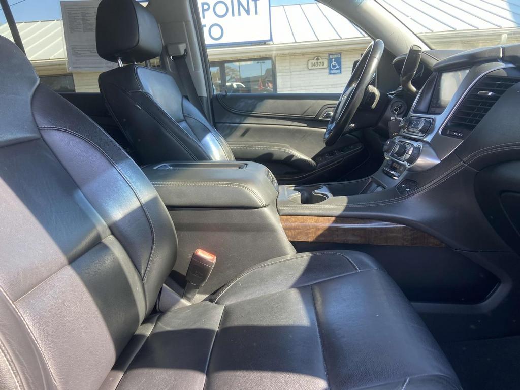 2019 Chevrolet Suburban 1500 LT photo