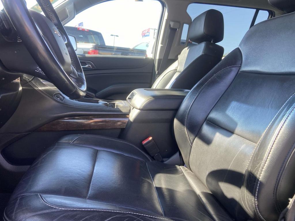 2019 Chevrolet Suburban 1500 LT photo