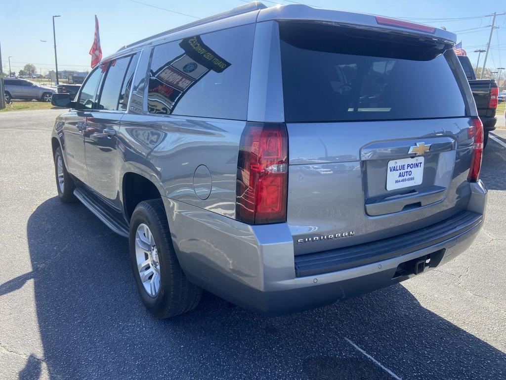 2019 Chevrolet Suburban 1500 LT photo