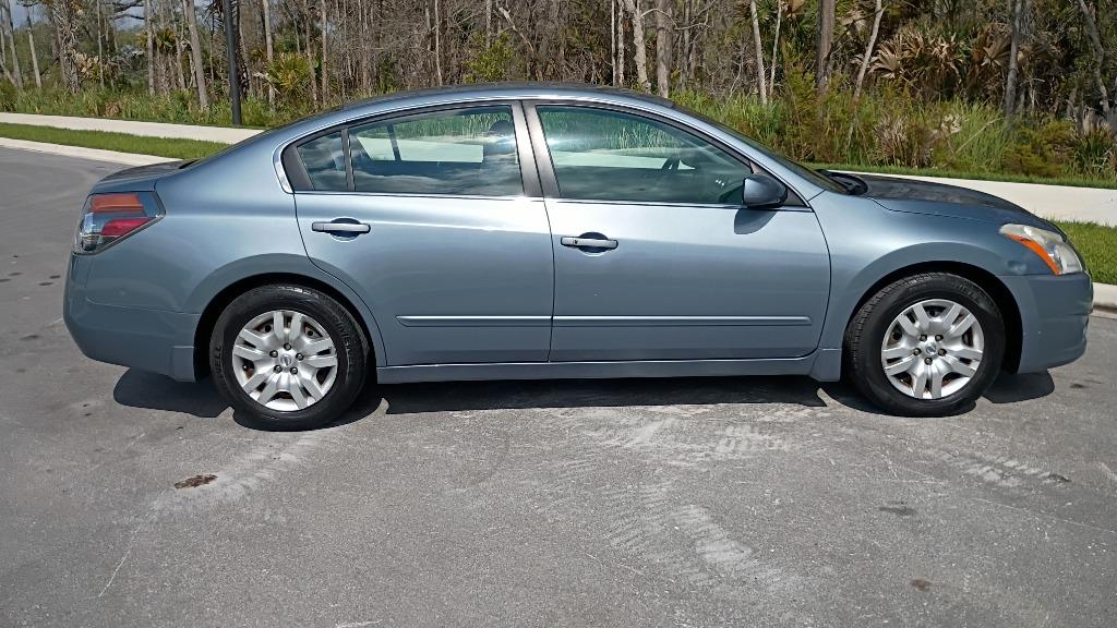 2012 Nissan Altima - $3,000