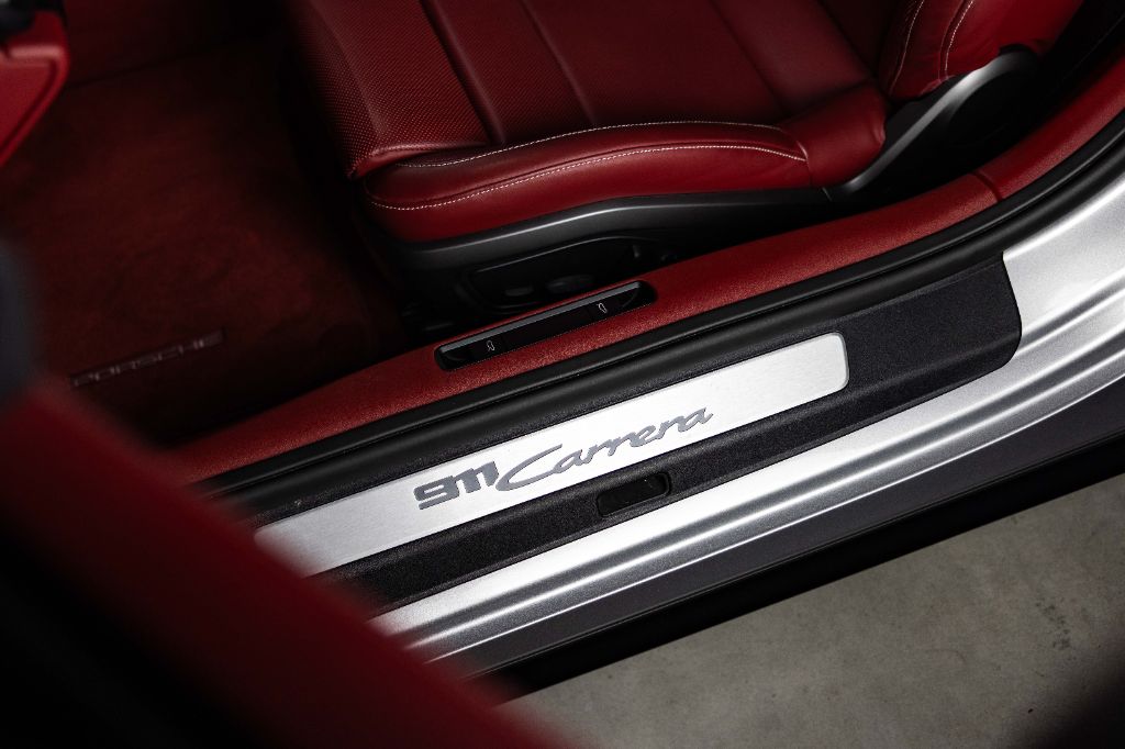 2023 Porsche 911 - $125,990