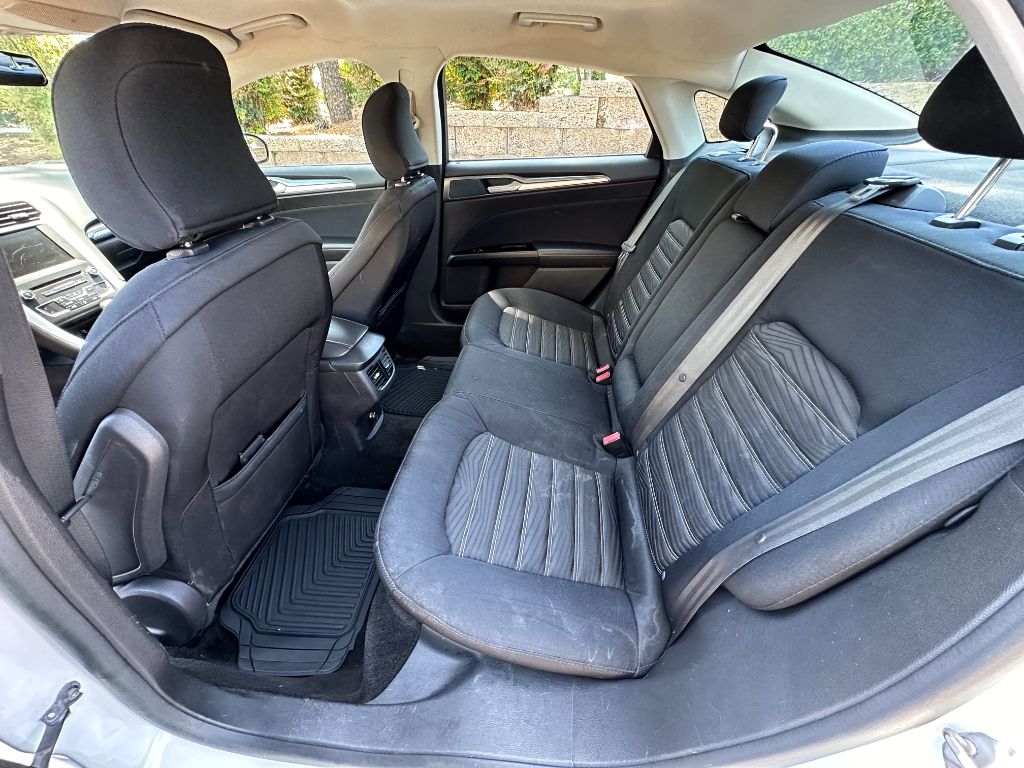 2016 Ford Fusion SE photo