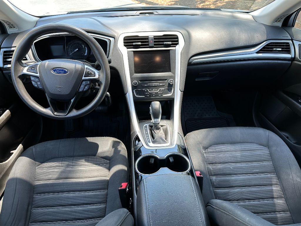 2016 Ford Fusion SE photo