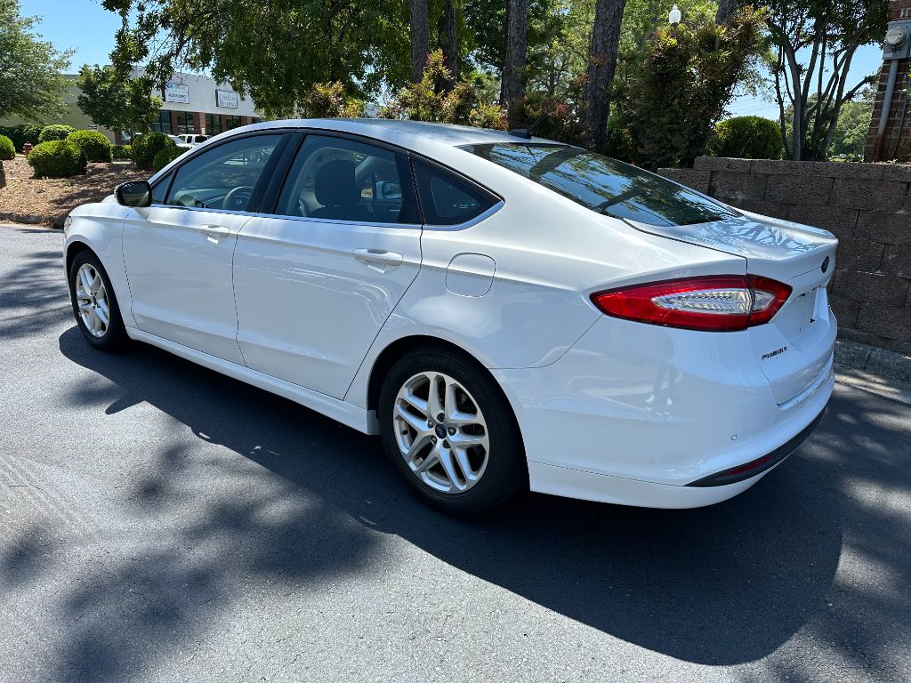 2016 Ford Fusion SE photo