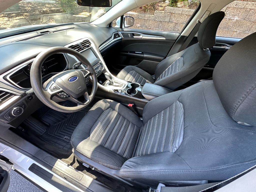2016 Ford Fusion SE photo