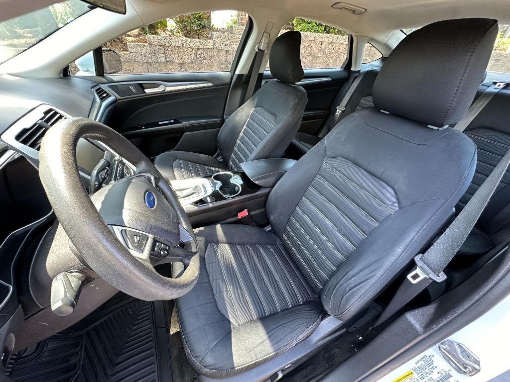 2016 Ford Fusion SE photo
