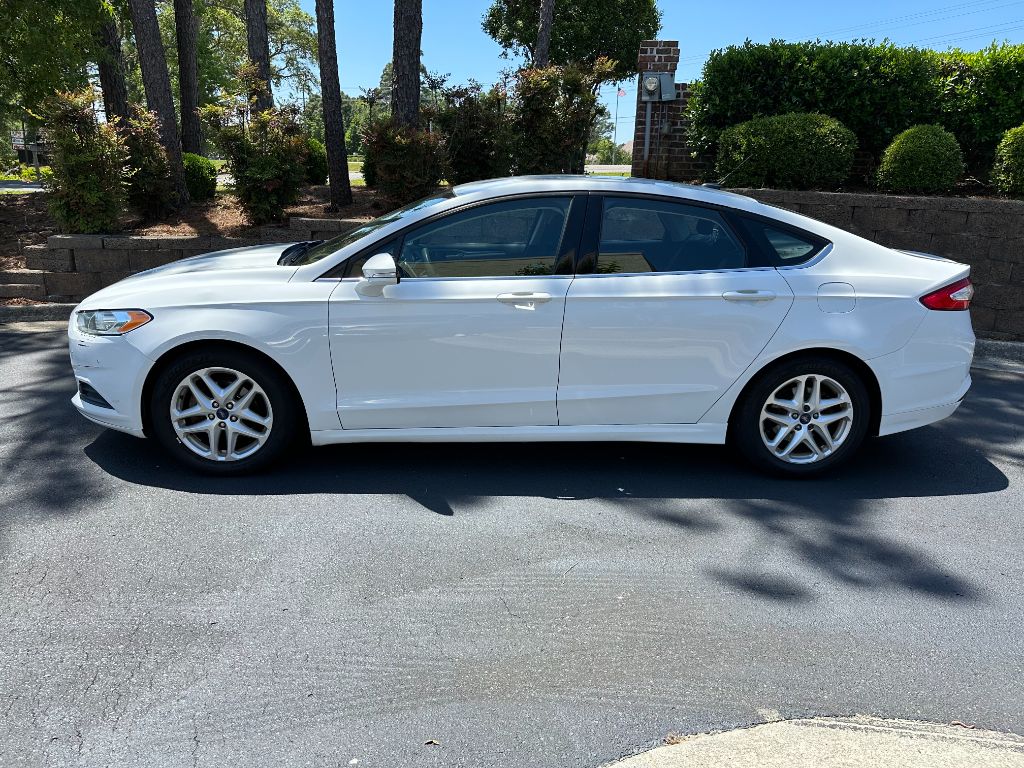 2016 Ford Fusion SE photo