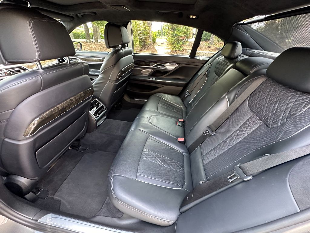 2018 BMW 7-Series 750i photo