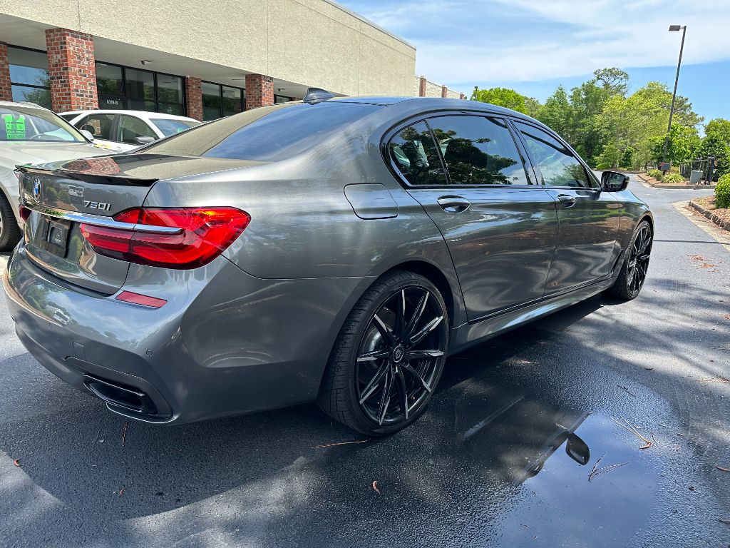 2018 BMW 7-Series 750i photo