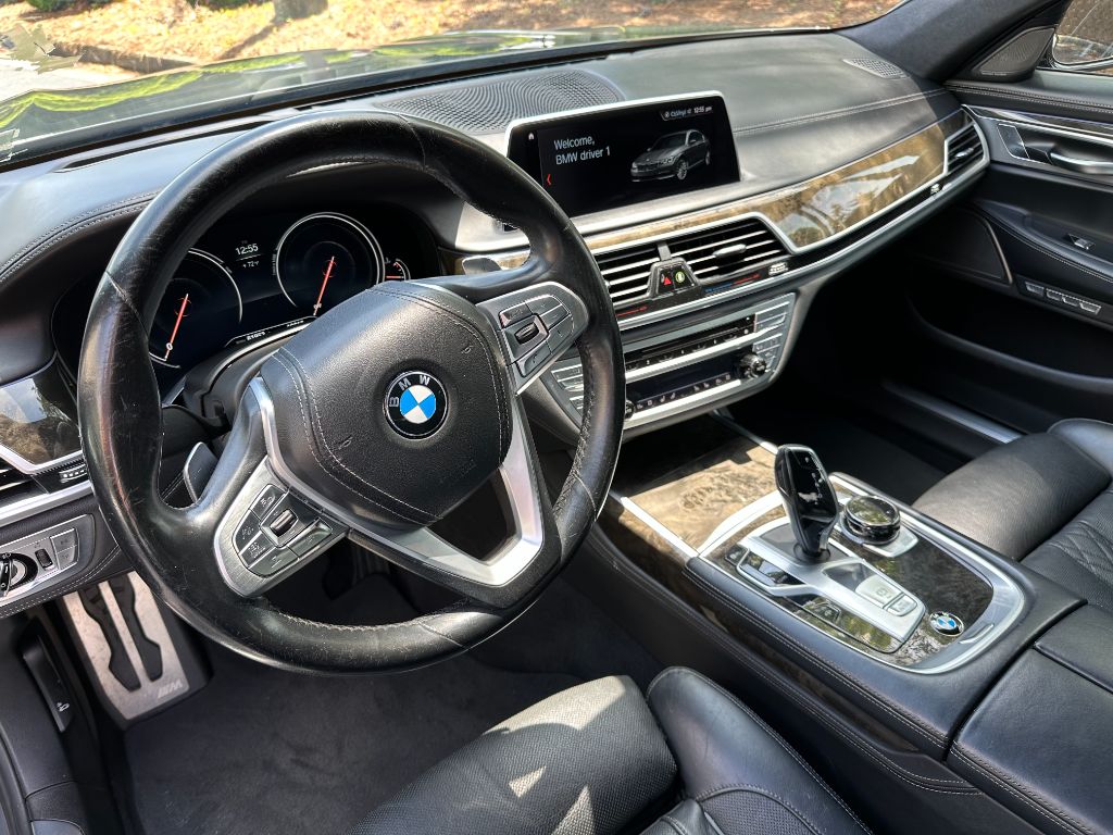 2018 BMW 7-Series 750i photo