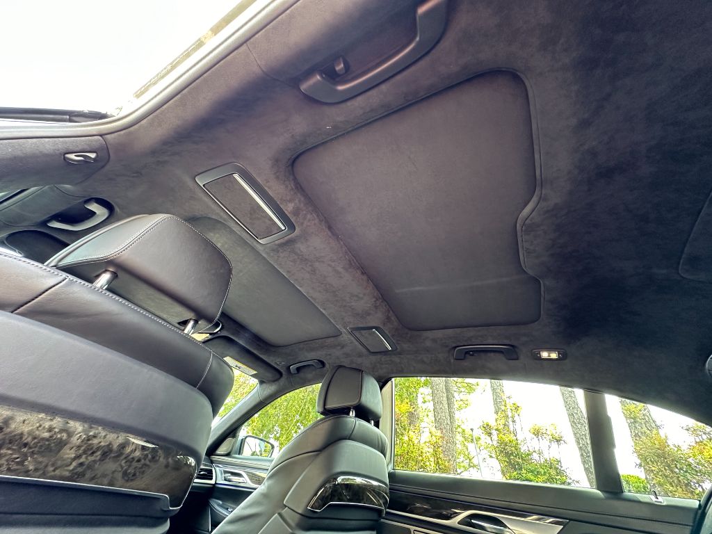 2018 BMW 7-Series 750i photo