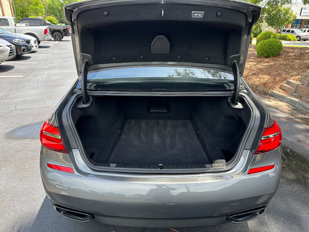 2018 BMW 7-Series 750i photo