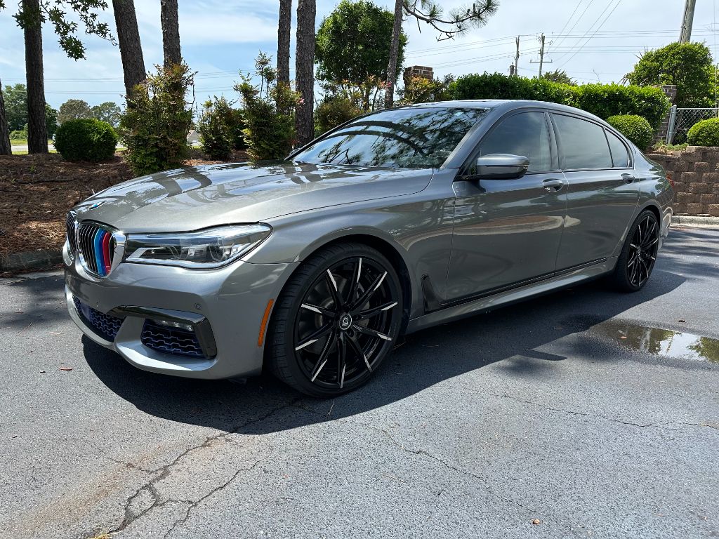 The 2018 BMW 7-Series 750i photos