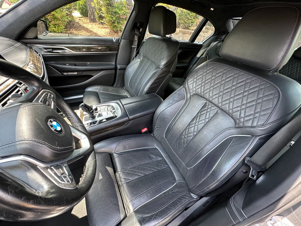2018 BMW 7-Series 750i photo