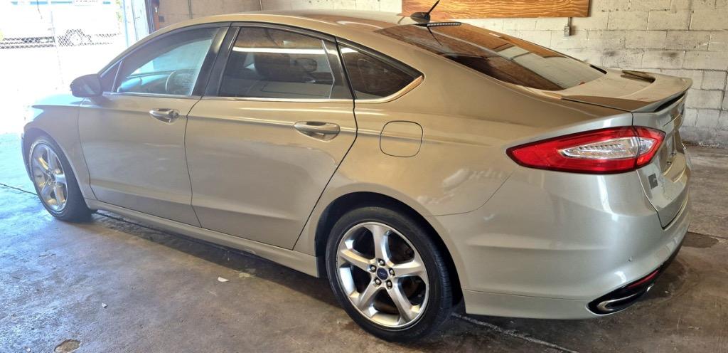 2015 Ford Fusion SE photo
