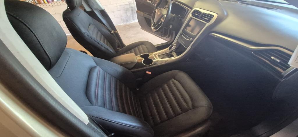 2015 Ford Fusion SE photo
