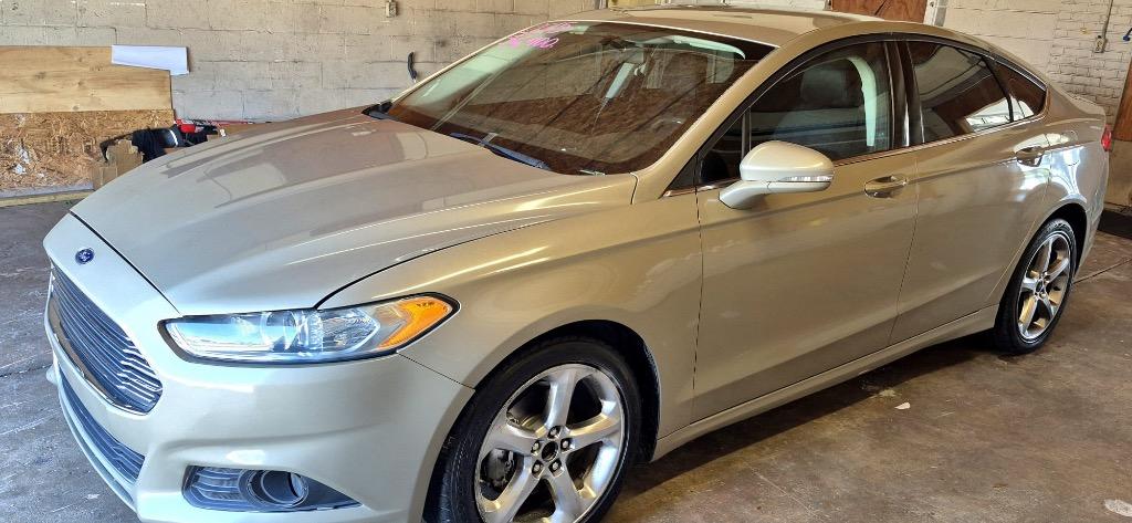 2015 Ford Fusion SE photo