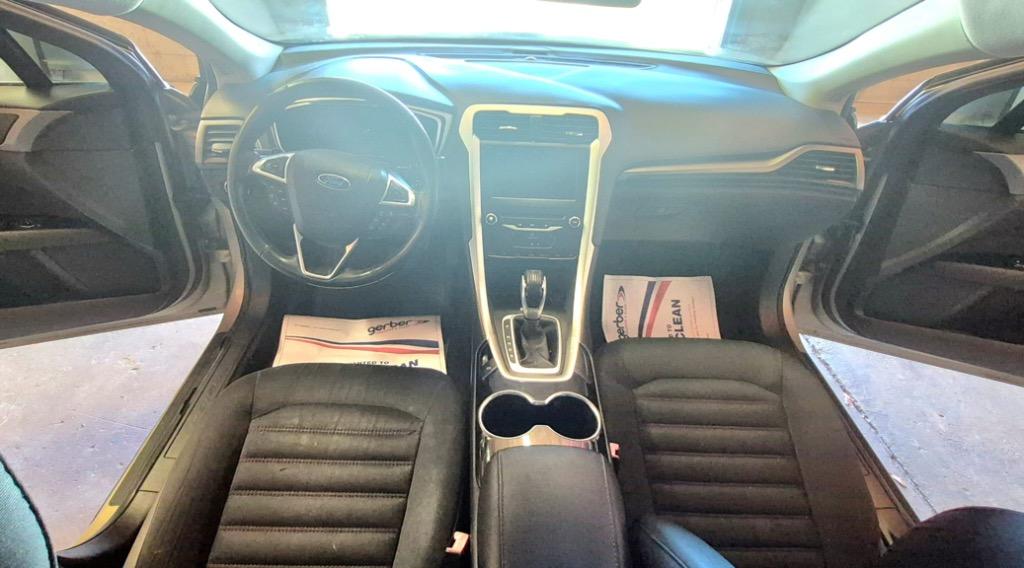 2015 Ford Fusion SE photo