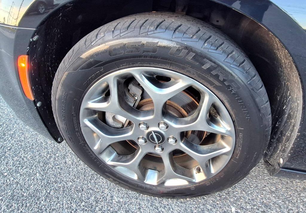 2015 Chrysler 300 S photo