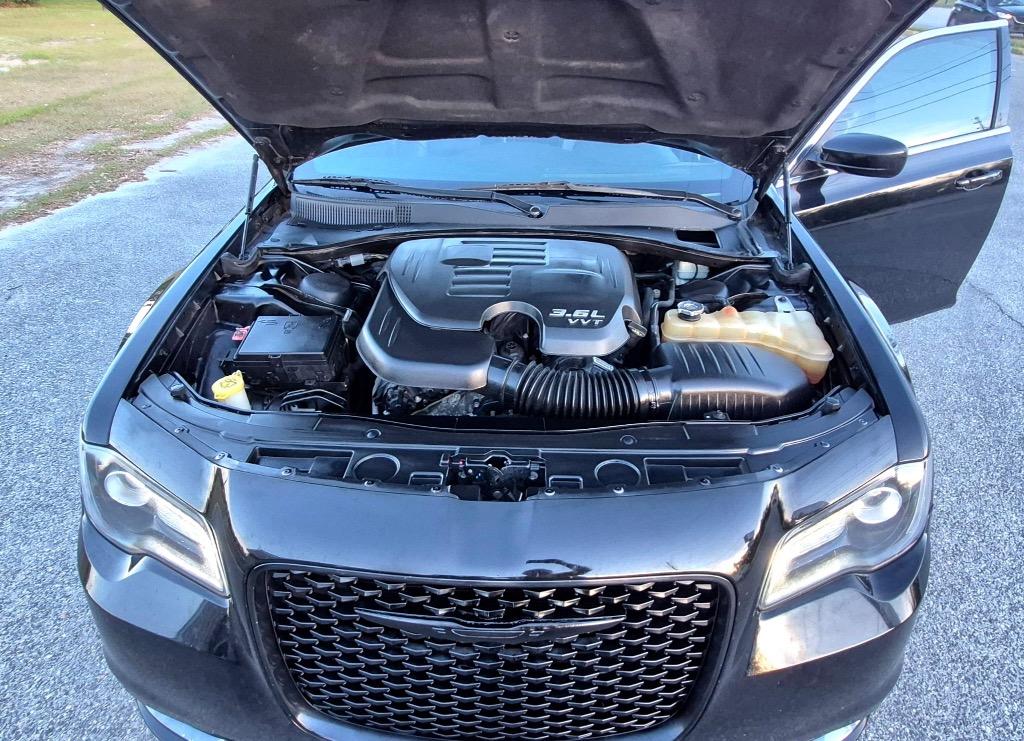 2015 Chrysler 300 S photo