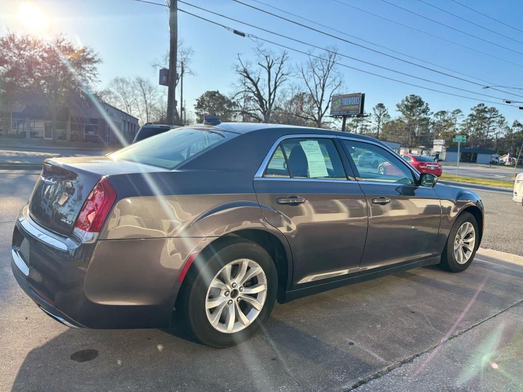 2015 Chrysler 300 Limited photo