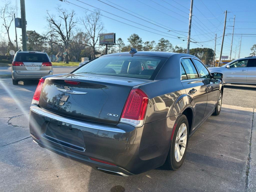 2015 Chrysler 300 Limited photo