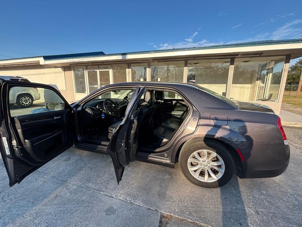 2015 Chrysler 300 Limited photo
