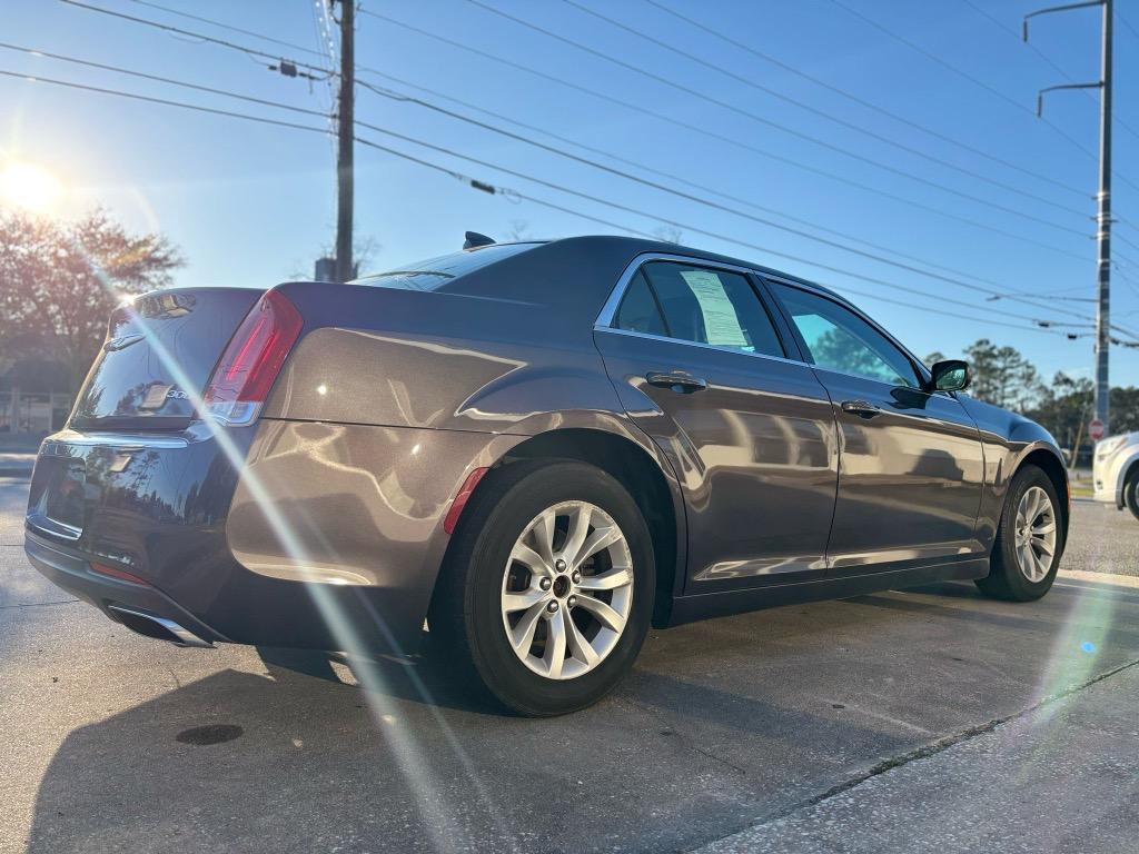 2015 Chrysler 300 Limited photo