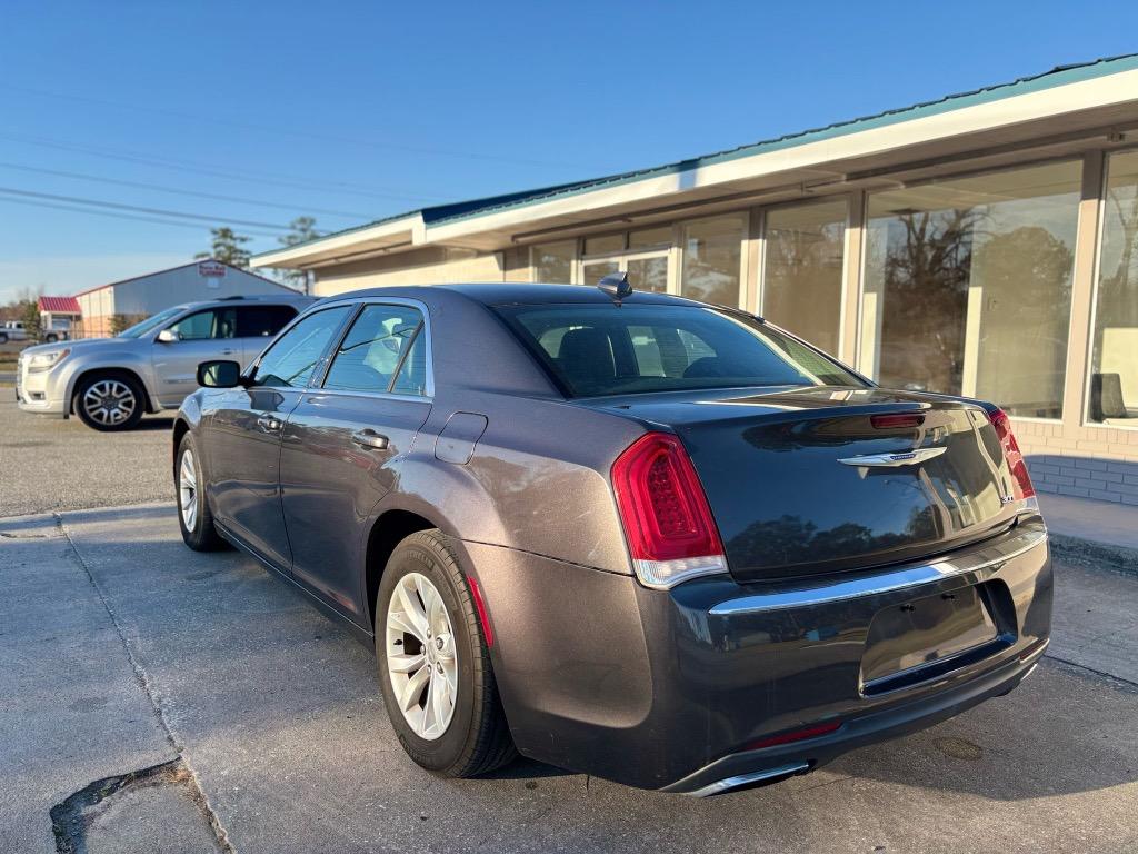 2015 Chrysler 300 Limited photo