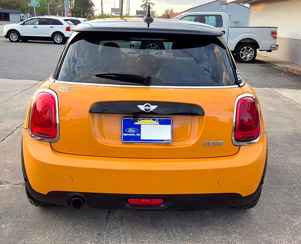 2017 MINI Cooper photo