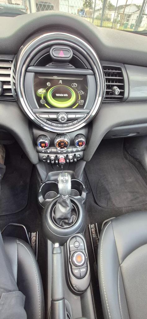 2017 MINI Cooper photo
