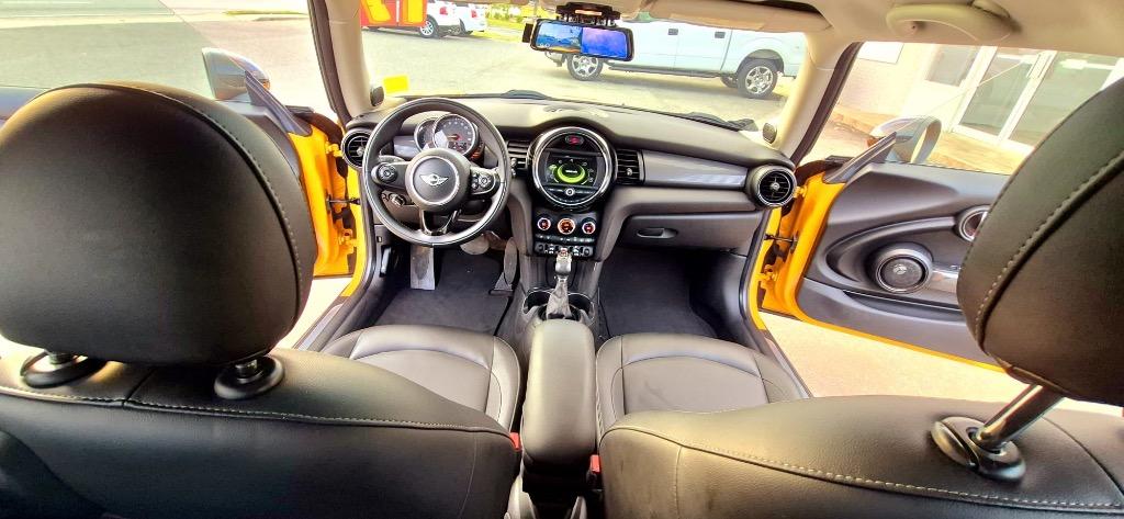 2017 MINI Cooper photo