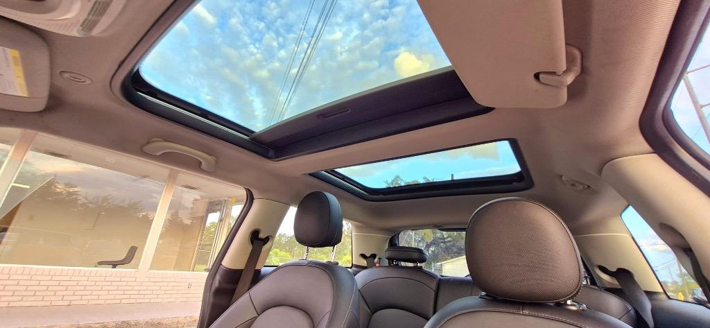 2017 MINI Cooper photo
