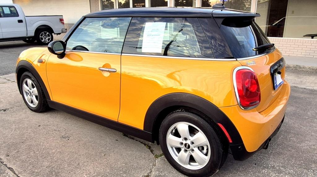 2017 MINI Cooper photo